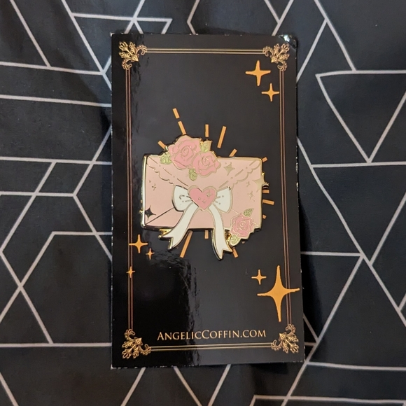 Angelic Coffin cute envelope enamel pin - Picture 1 of 3
